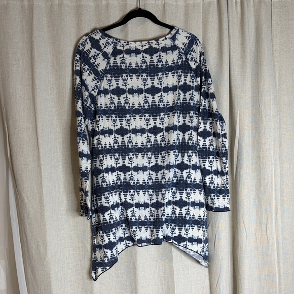 Kim & cami size XL Stylish Women's Blue and White Top - Picture 4 of 4